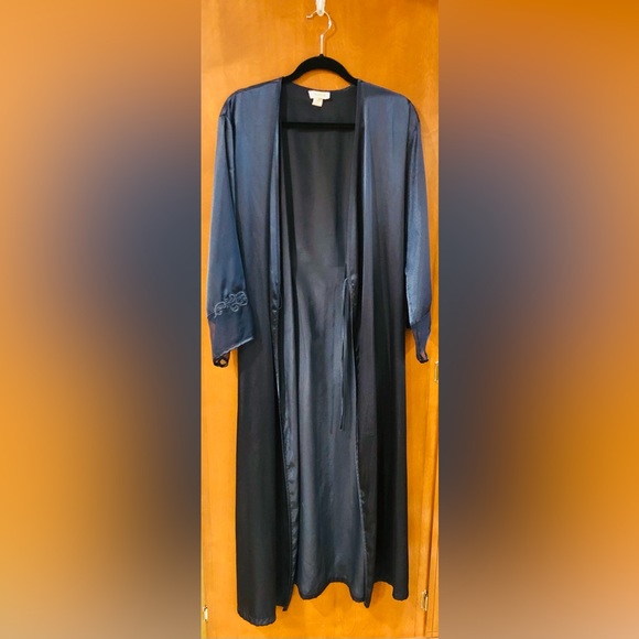 Vintage Jones New York Silky Robe, sheer bell sleeve/embroidered detail - size L - Picture 2 of 11